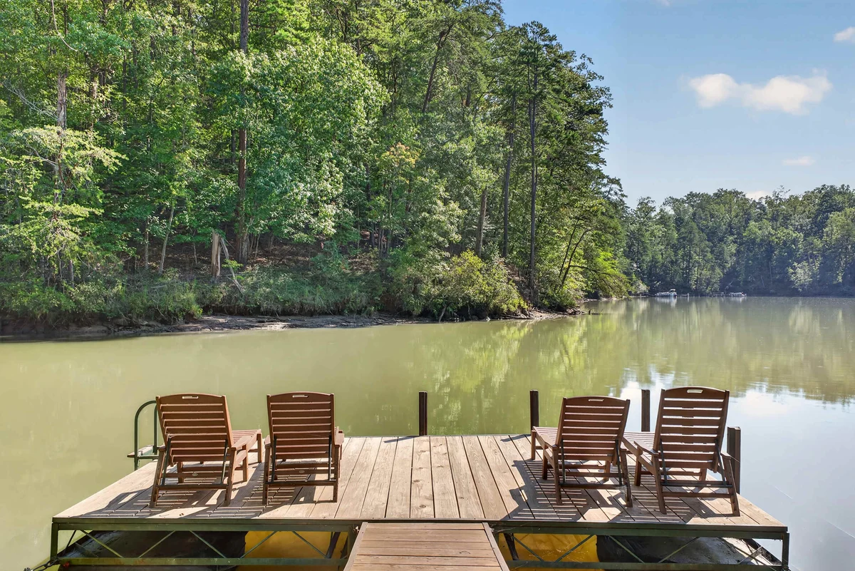 Lakefront Dock Hot tub Firepit Dog Friendly property photo 3