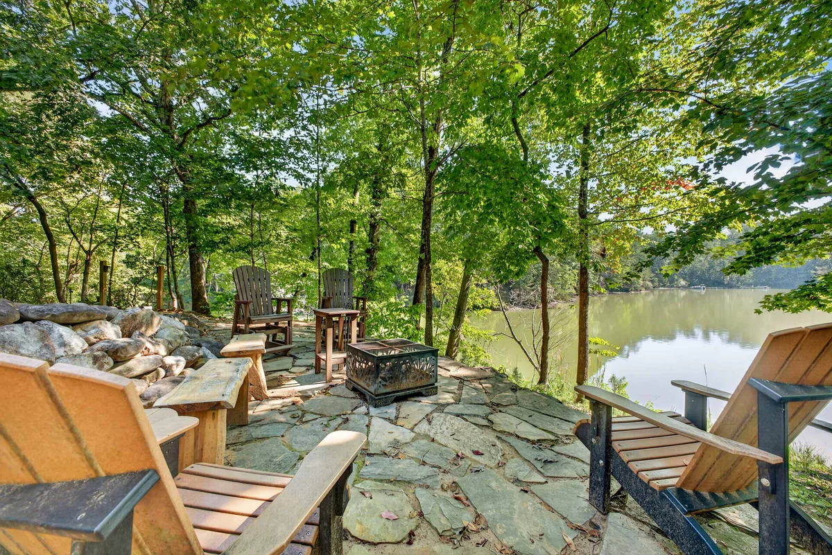 Lakefront Dock Hot tub Firepit Dog Friendly property photo 5