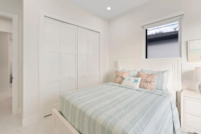 Bedroom 6 image 1