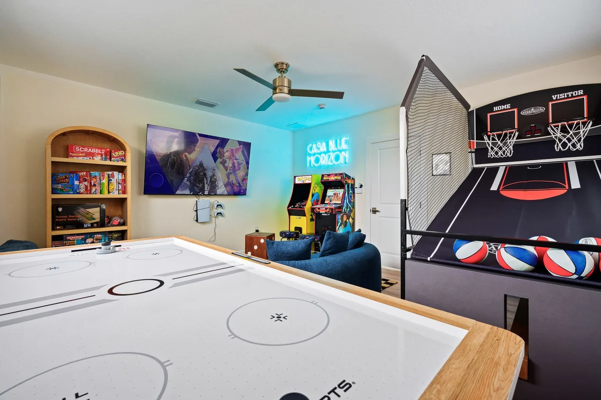 Indian Rocks Beach New Waterfront Heated Pool & Spa Golf Cart E-Bikes Kayaks Game Room Fire Pit Walking Distance to the Beach property photo 4