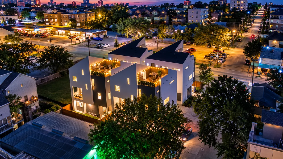 The Horizon: Skyline 5-Bed Retreat + Private Rooftop, Houston property photo 3
