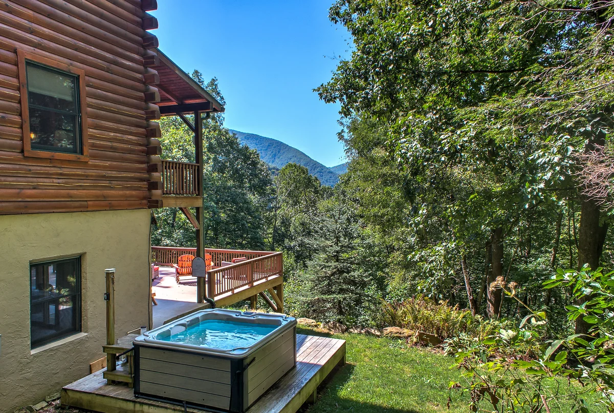 Emerald Bear property photo 4