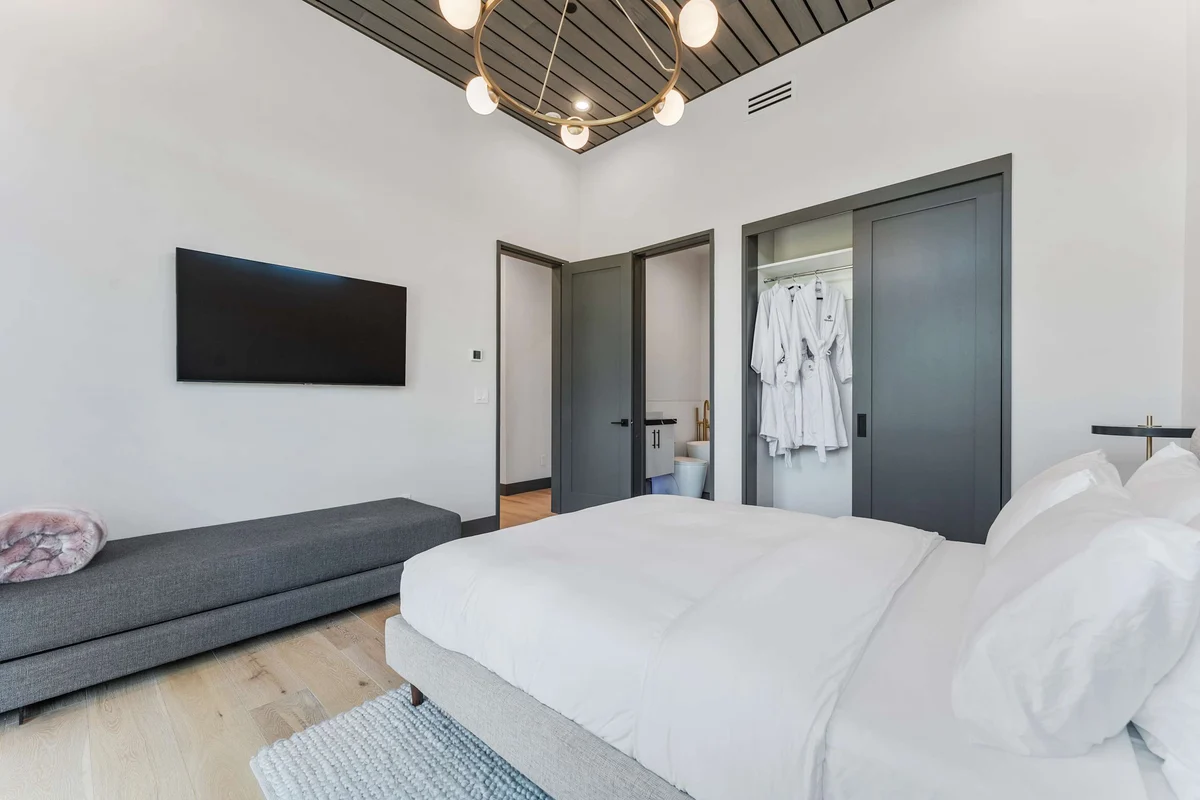 Bedroom 1 image 1