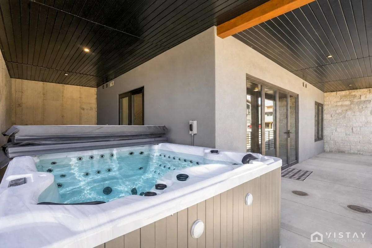 Elevate Villas 4C, 10 Seat Spa, Sauna, Ski In/Out property photo 3
