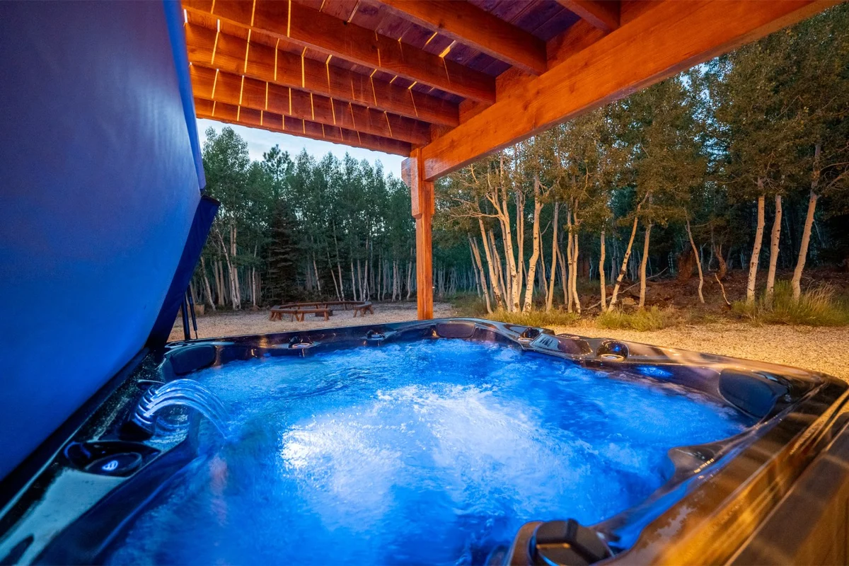 The Bear Tracks Lodge — Lodge for 14, Hot Tub + Arcades + Pool Table + Fire Pit property photo 2
