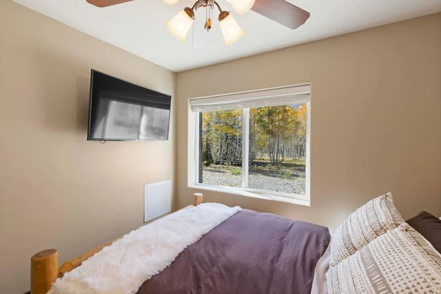 Bedroom 1 image 1