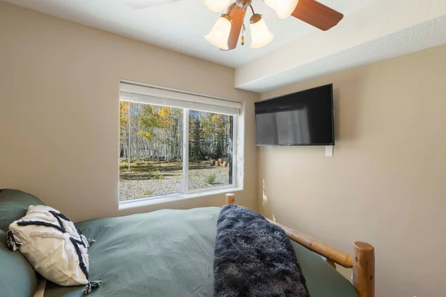 Bedroom 3 image 1