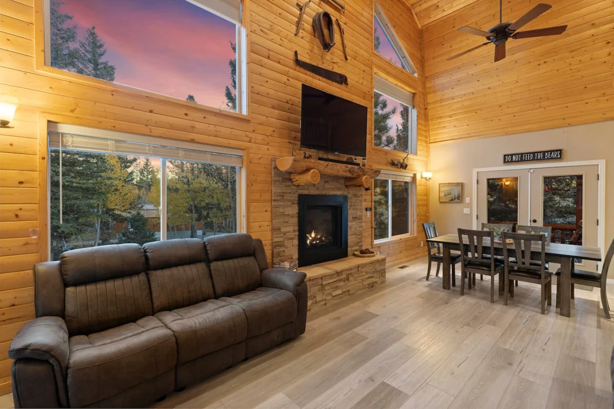 The Bear Tracks Lodge — Lodge for 14, Hot Tub + Arcades + Pool Table + Fire Pit property photo 5