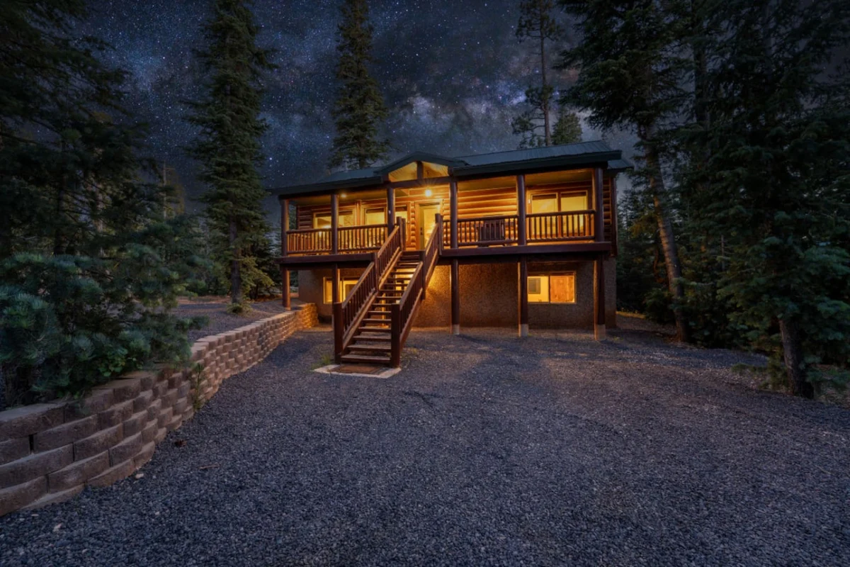 The Black Bear Lodge — Lodge, Arcades + Fire Pit + Near Zion/Bryce property photo 1