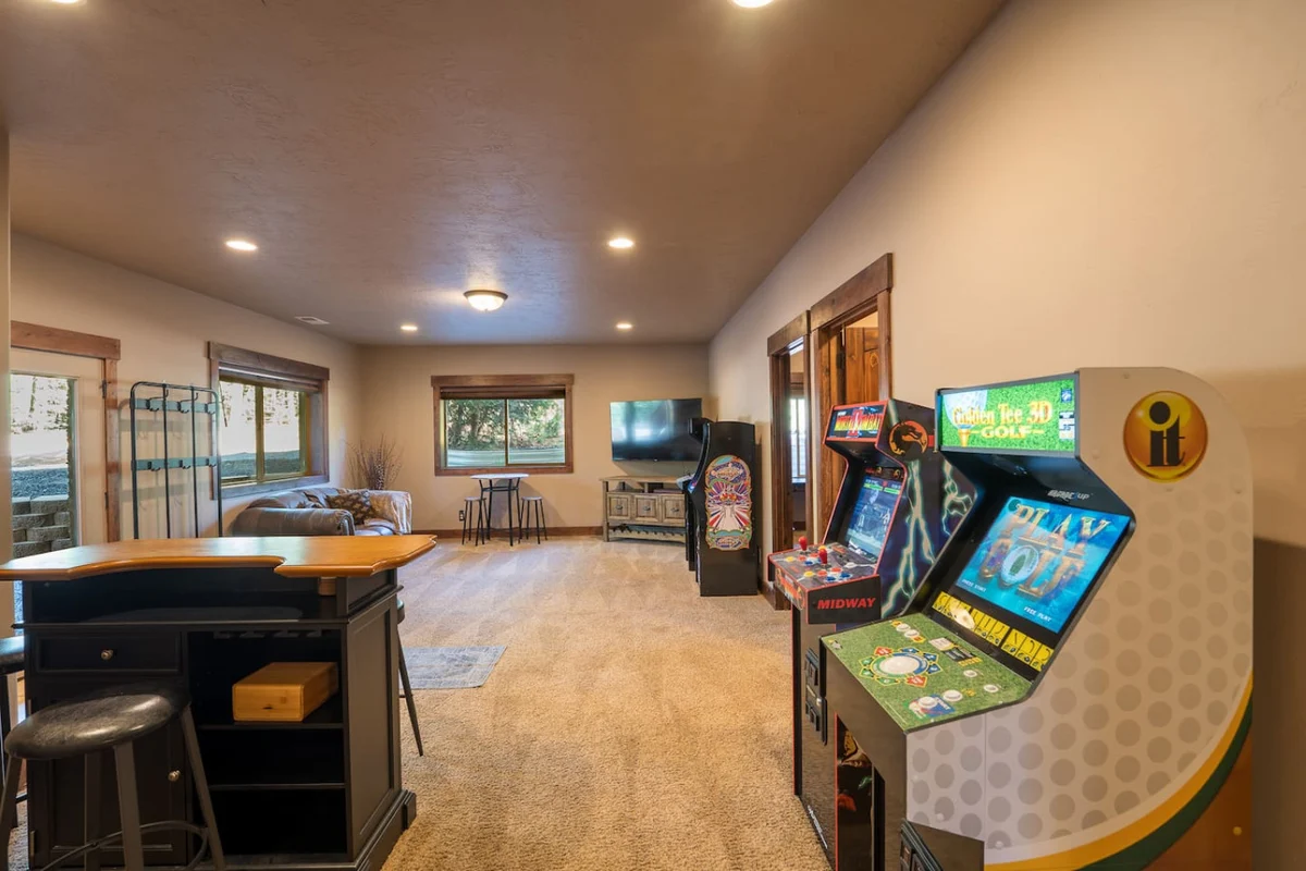 The Black Bear Lodge — Lodge, Arcades + Fire Pit + Near Zion/Bryce property photo 5