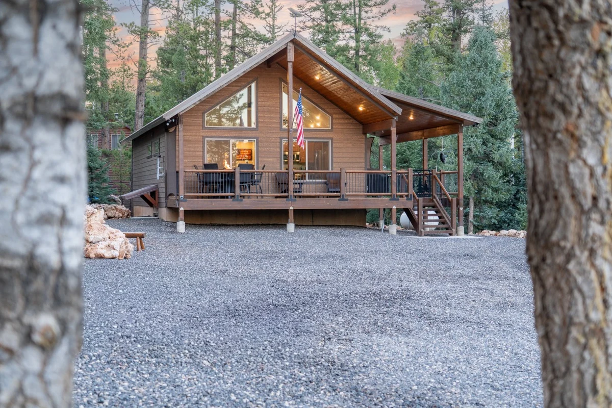 The Deer Tracks Lodge — Dog-Friendly Cabin with Hot Tub, Arcade Game Room & Generator property photo 5