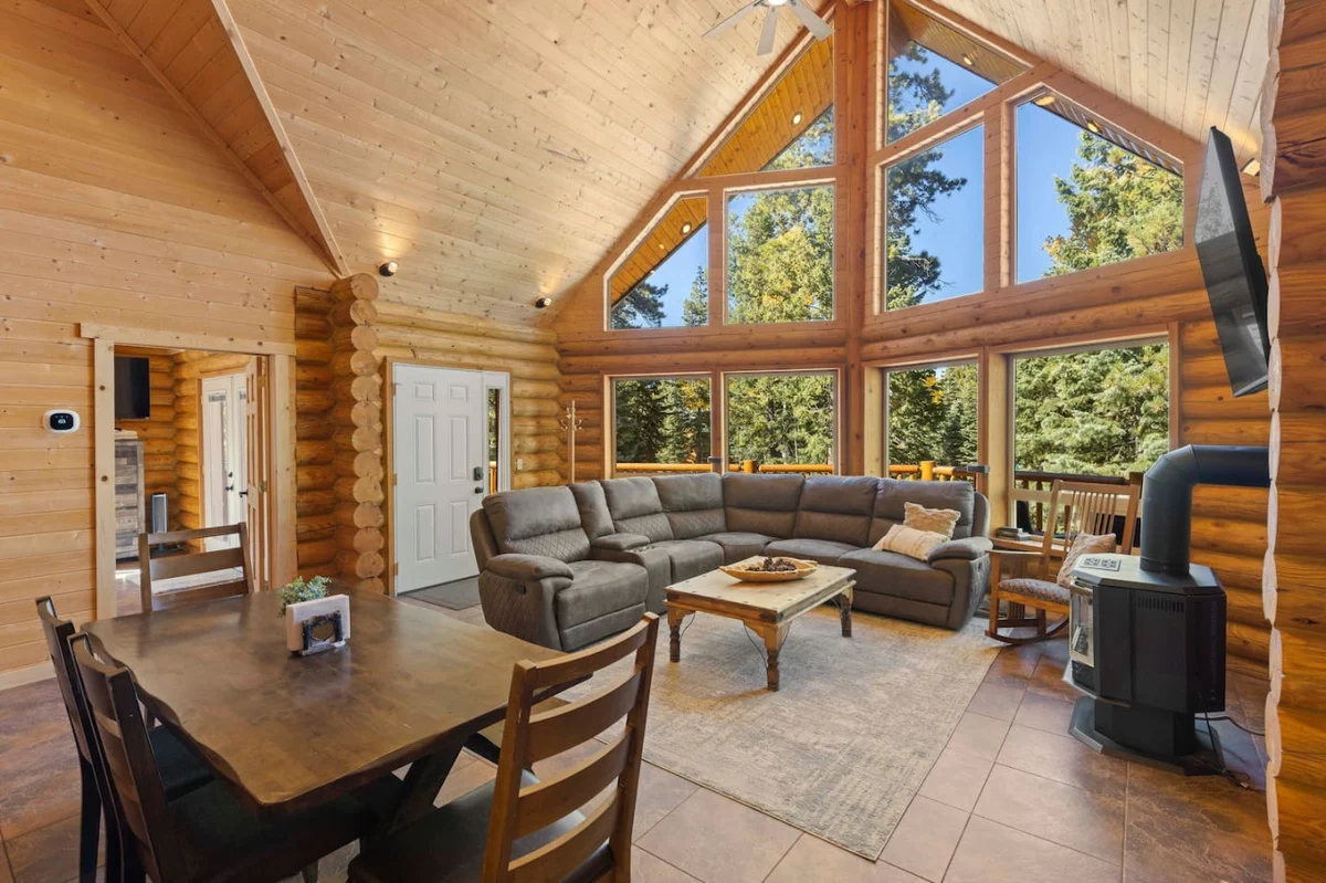 The Lazy Bear Lodge — Dog-Friendly Cabin with Hot Tub, Game Room & Central AC property photo 4