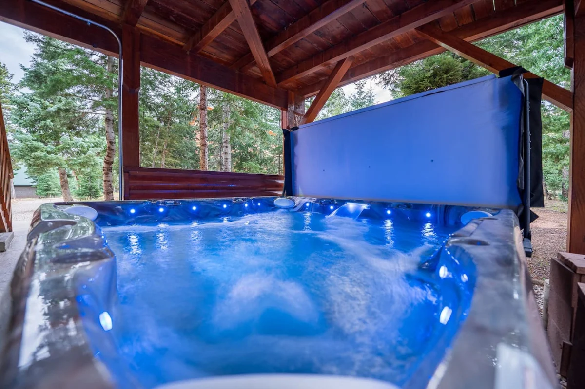 The Pinehill Lodge, 2 King Beds + Hot Tub property photo 1