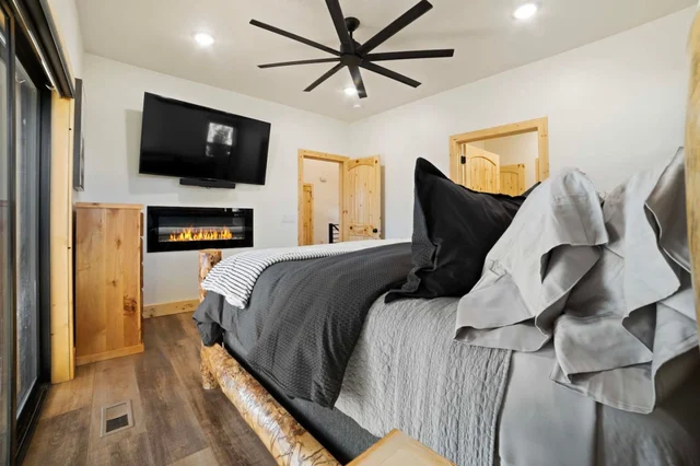 Bedroom 1 image 1