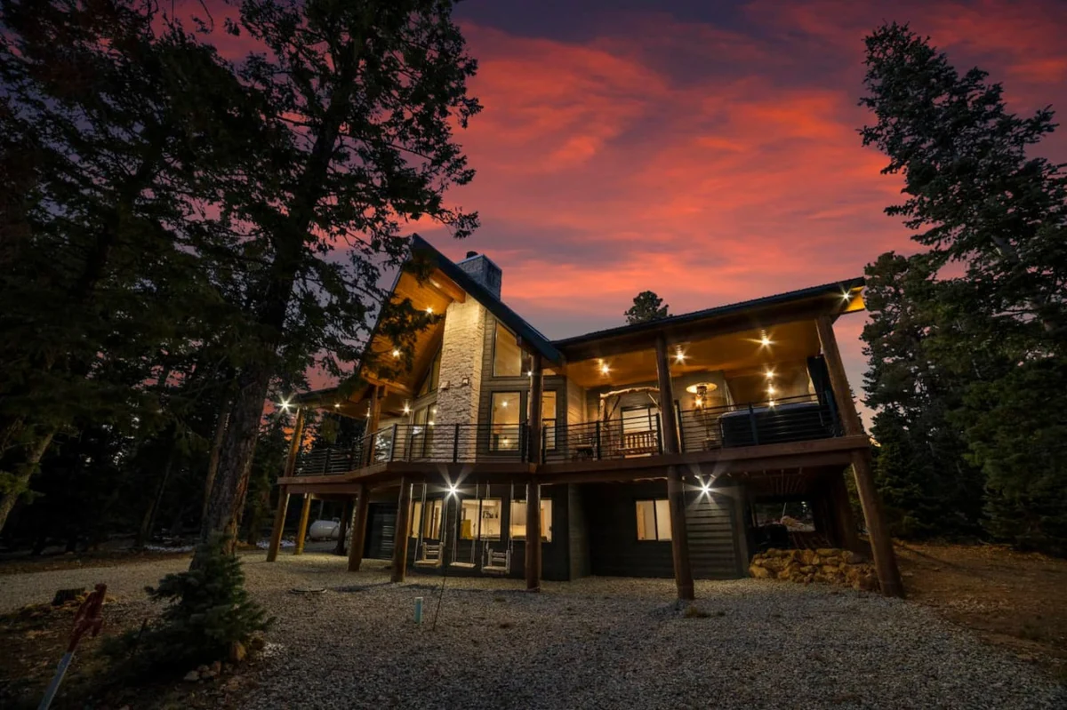 The Wolves Den Lodge, Hot Tub + Game Room Near Parks property photo 3