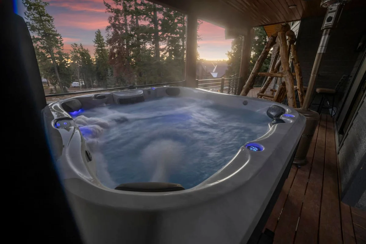 The Wolves Den Lodge, Hot Tub + Game Room Near Parks property photo 1