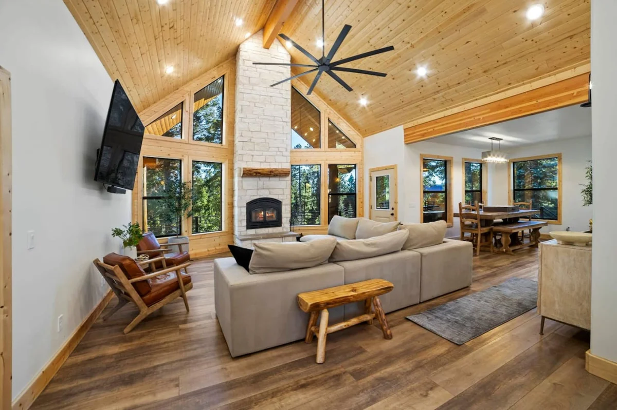 The Wolves Den Lodge, Hot Tub + Game Room Near Parks property photo 2