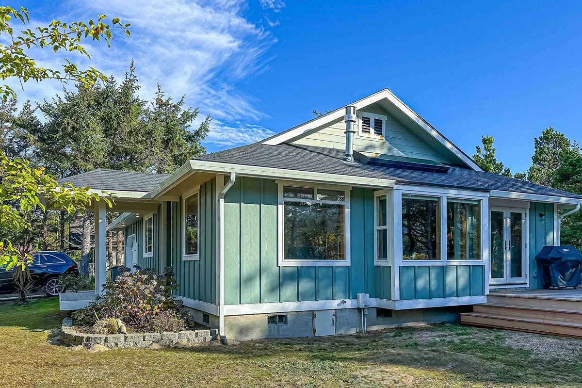 Dog friendly home close to the beach with patio BBQ and WiFi property photo 3