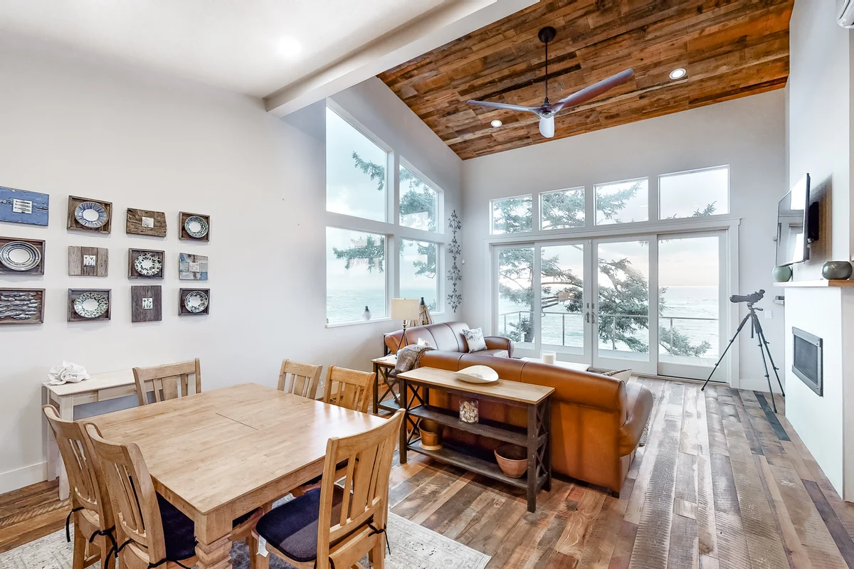 Stunning oceanfront retreat with gourmet kitchen and high speed WiFi dogs welcome property photo 4