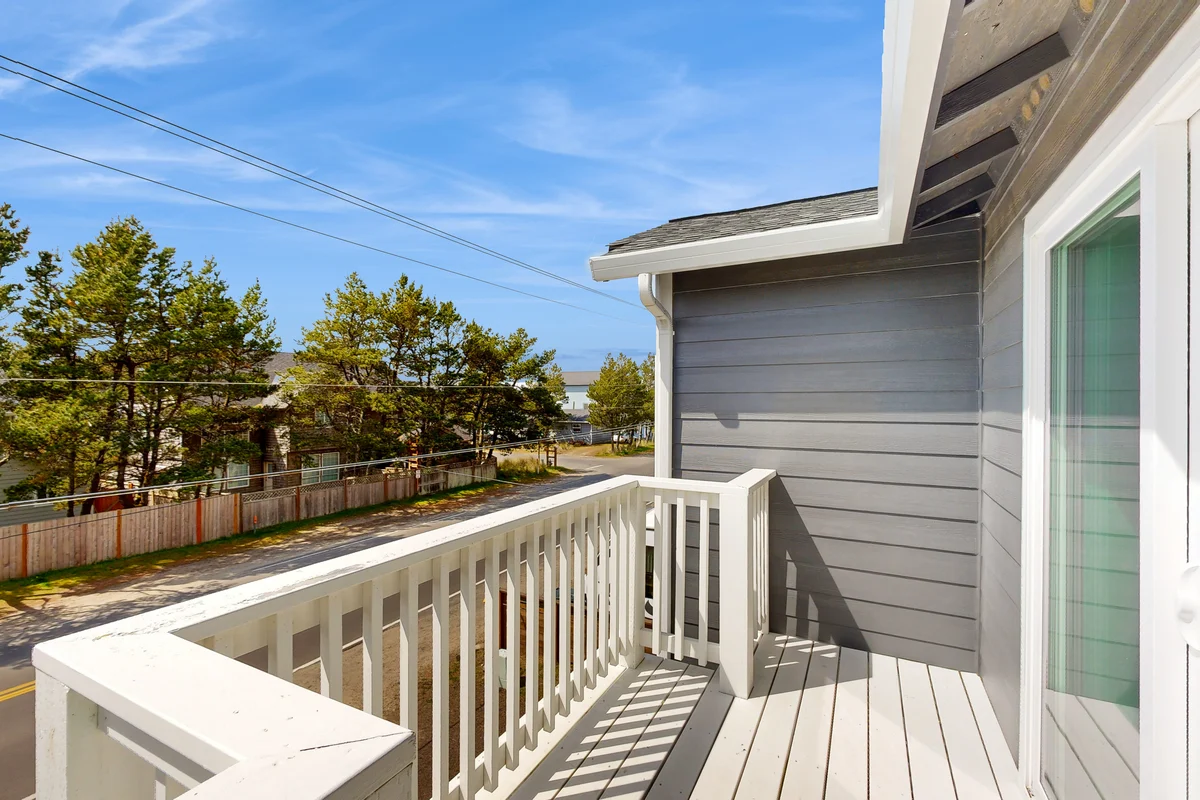 New coastal house with beach access balcony central AC and washer dryer property photo 4