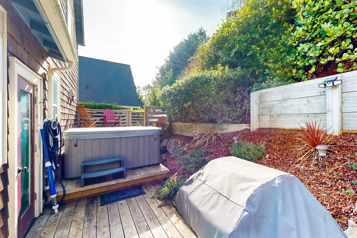 Dog friendly coastal home with private hot tub and park access property photo 2