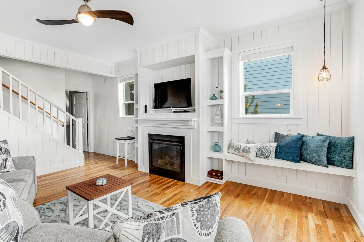 Oceanview home with WiFi washer dryer gas fireplace balcony property photo 5
