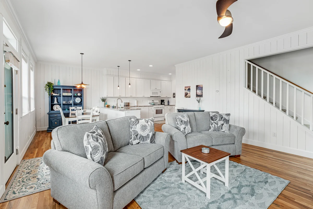 Oceanview home with WiFi washer dryer gas fireplace balcony property photo 4