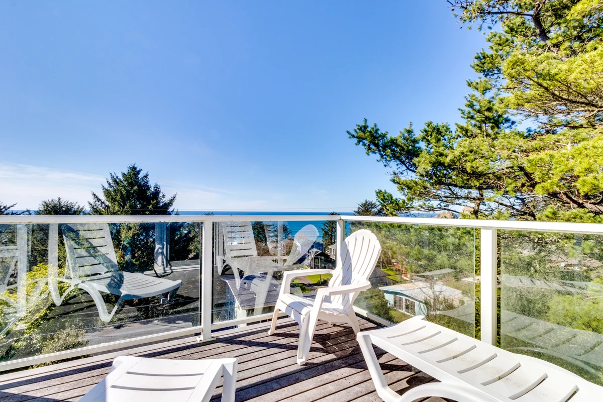 Gorgeous Home with Ocean Views Beach Access and Private Hot Tub property photo 4