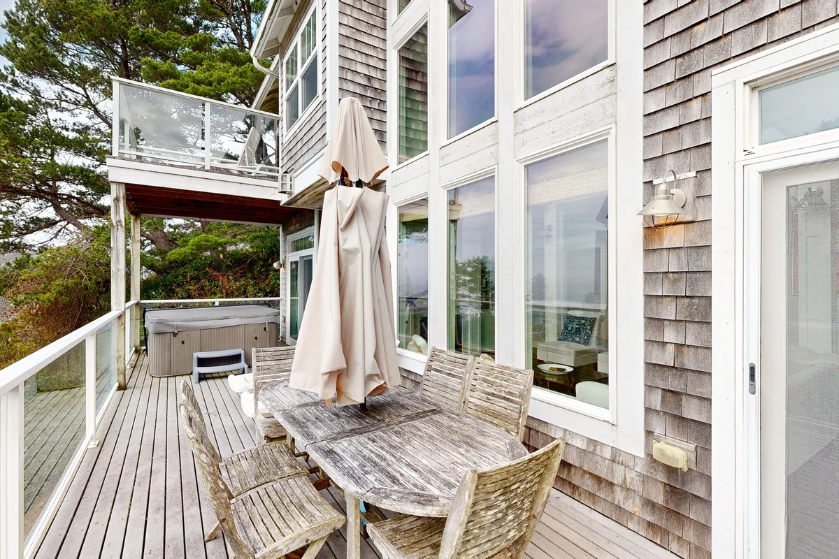 Gorgeous Home with Ocean Views Beach Access and Private Hot Tub property photo 2