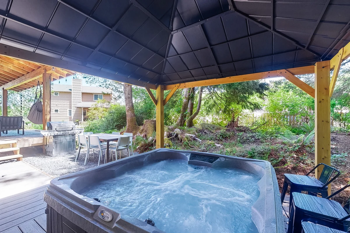 Friendly Home with Private Hot Tub High Speed WiFi and Wood Burning Fireplace property photo 2