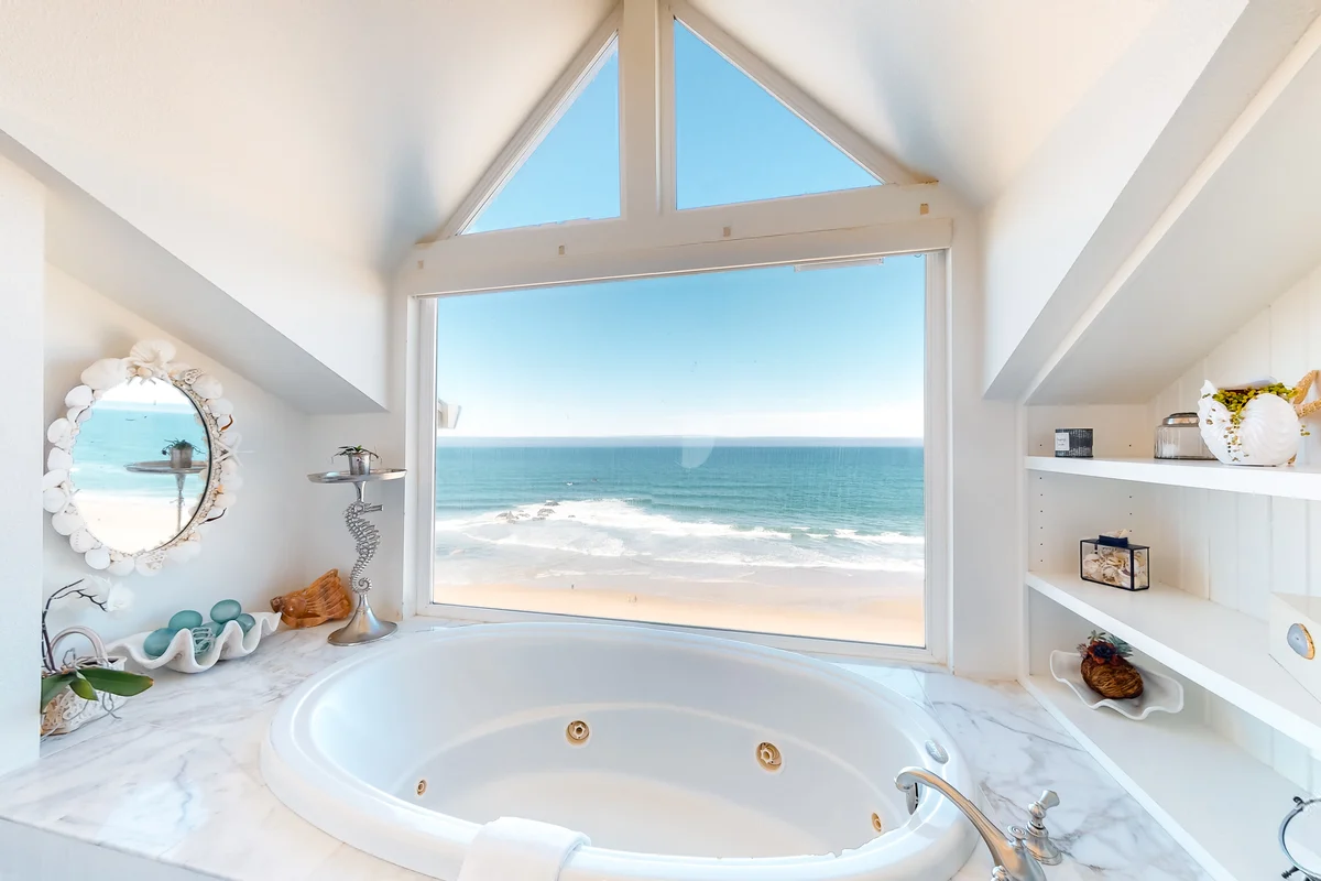 Oceanfront cottage with water view deck gas fireplace and washer dryer property photo 5