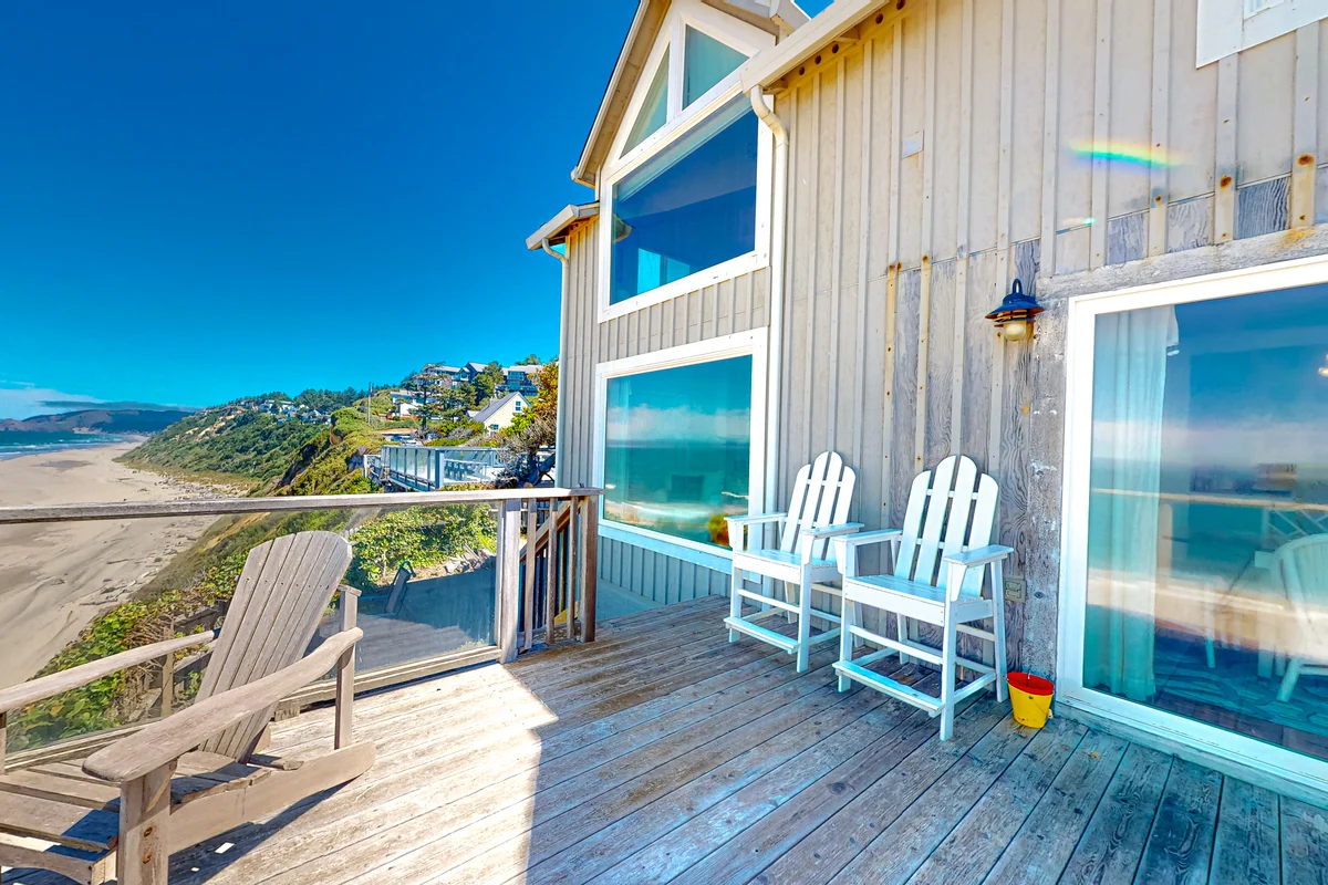 Oceanfront cottage with water view deck gas fireplace and washer dryer property photo 3
