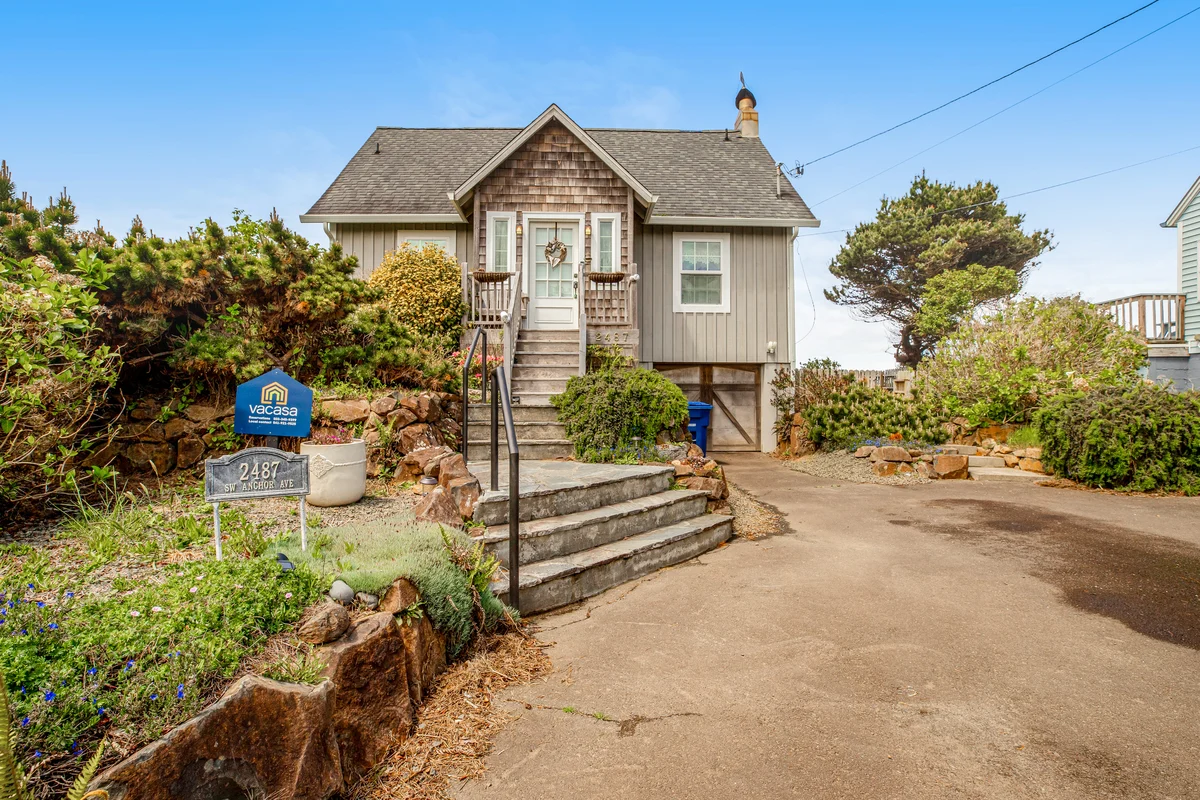 Oceanfront cottage with water view deck gas fireplace and washer dryer property photo 4