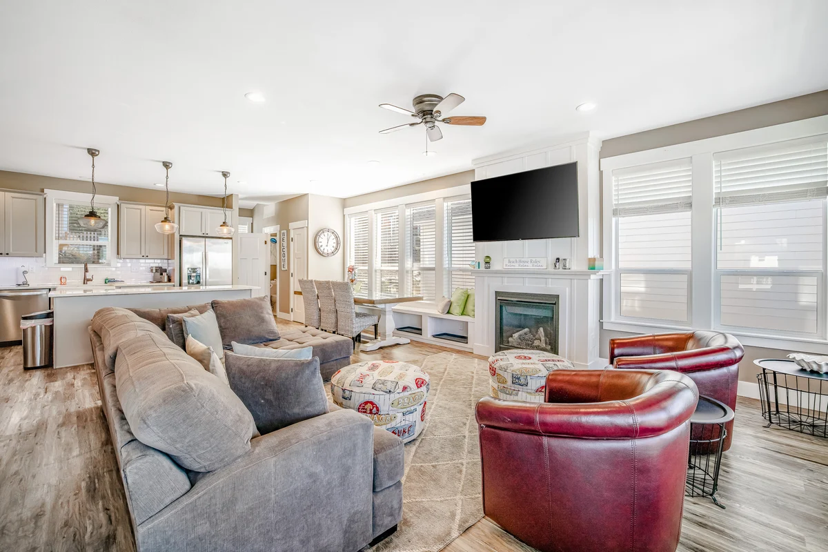 Gorgeous Ocean View Home with Private Hot Tub Fast WiFi Gas Fireplaces and with D property photo 2