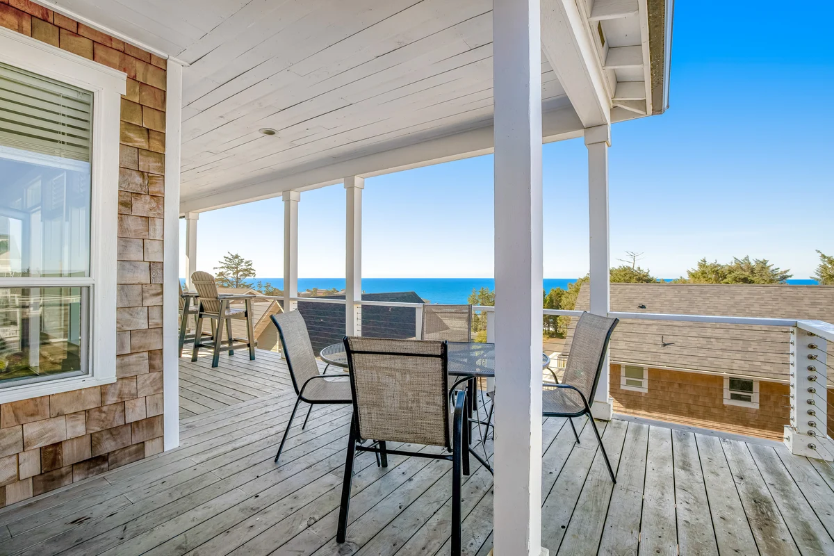 Gorgeous Ocean View Home with Private Hot Tub Fast WiFi Gas Fireplaces and with D property photo 3