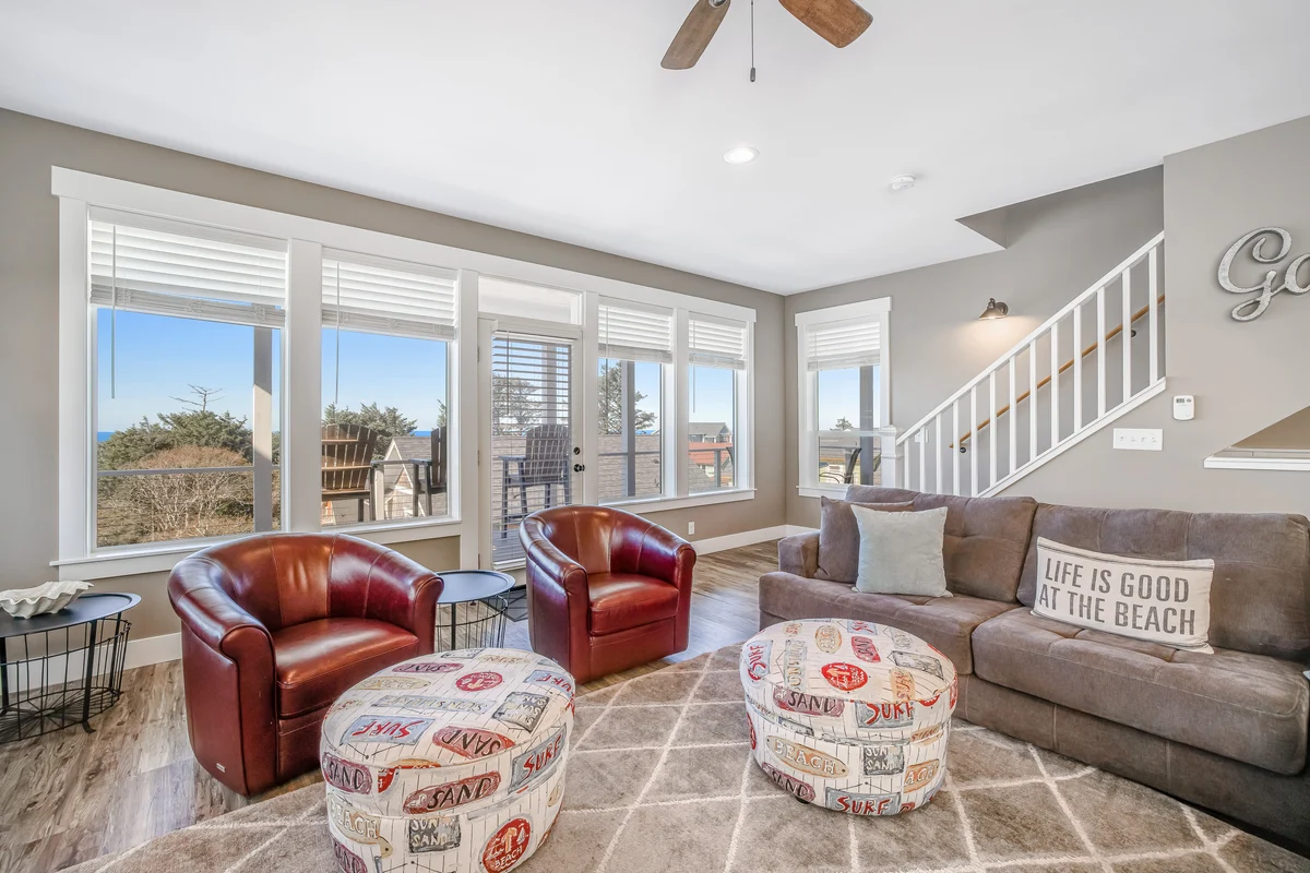 Gorgeous Ocean View Home with Private Hot Tub Fast WiFi Gas Fireplaces and with D property photo 4