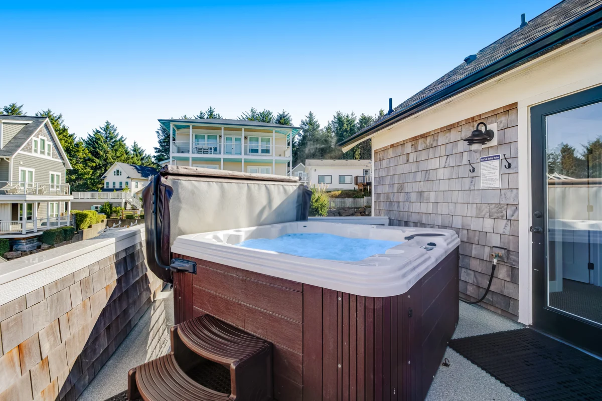 Gorgeous Ocean View Home with Private Hot Tub Fast WiFi Gas Fireplaces and with D property photo 5