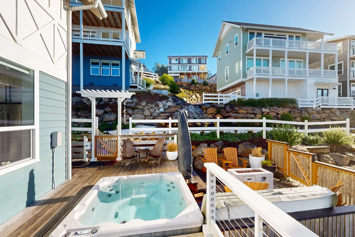 Beautiful family friendly home with private hot tub walk to beach shared pool property photo 2