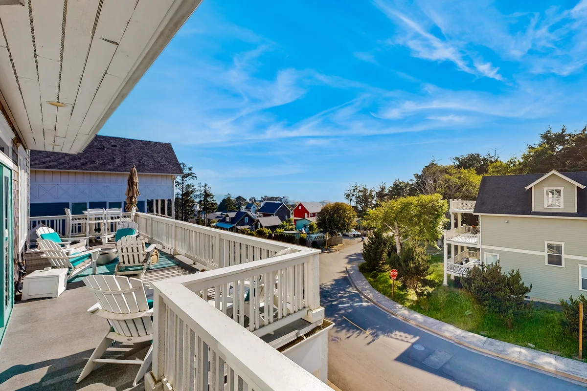 Discover Coastal Bliss Your Perfect Retreat Awaits in Lincoln City property photo 3