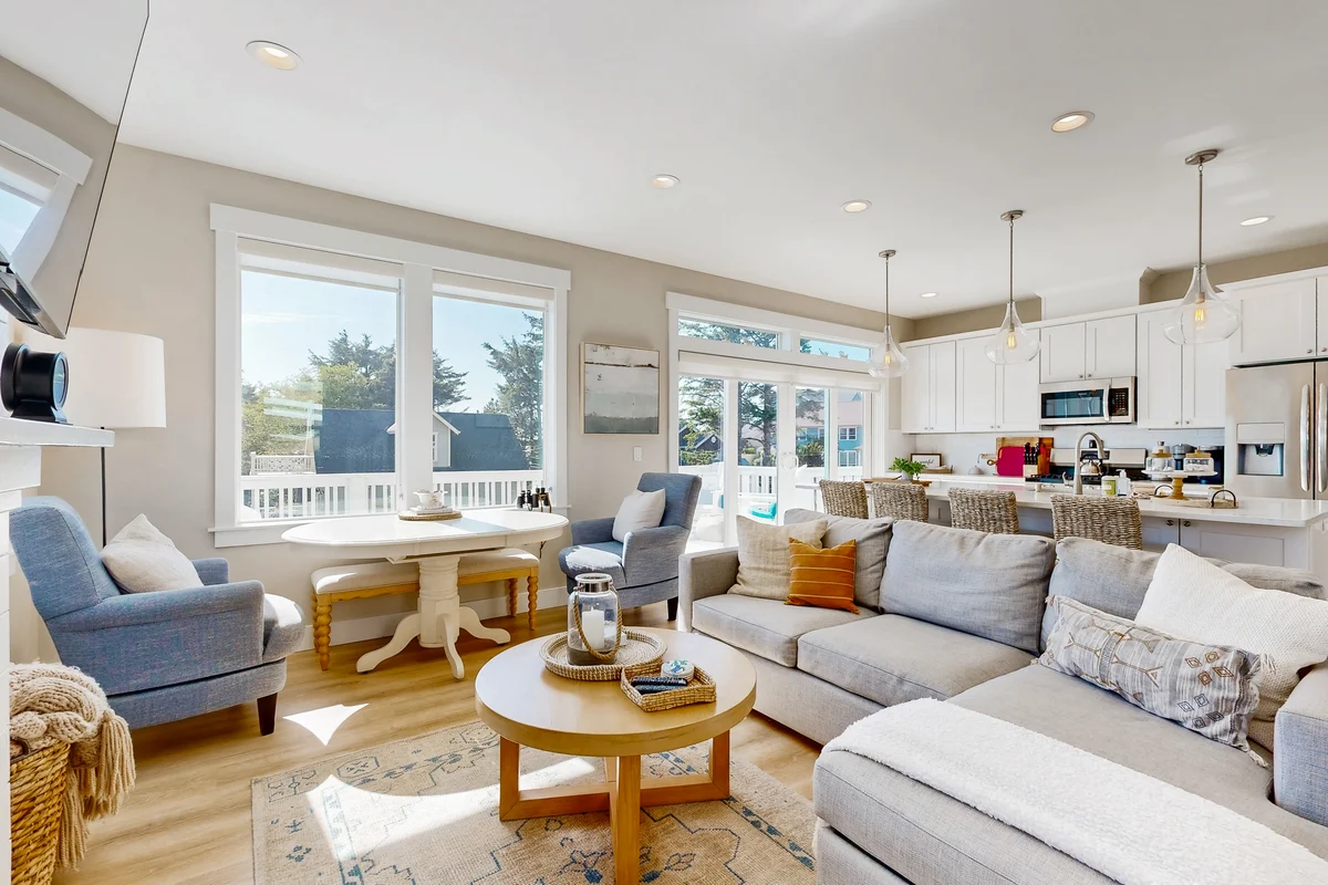Discover Coastal Bliss Your Perfect Retreat Awaits in Lincoln City property photo 2