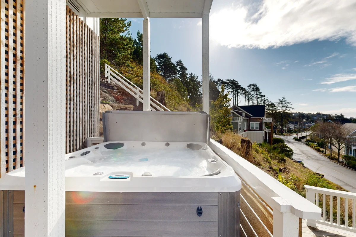 Beautiful and spacious oceanview home with hot tub and foosball table property photo 5
