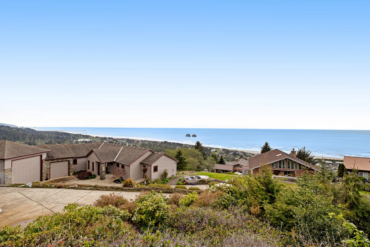Ocean view home with a deck gas grill free WiFi and washer dryer property photo 3