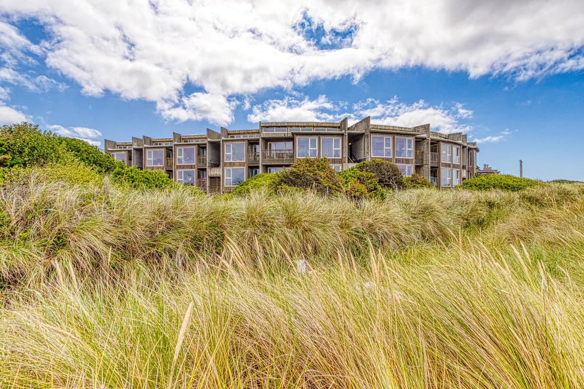 Modern Condo on the Beach with Spectacular Views property photo 4