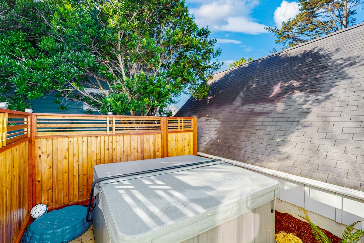 Family friendly home close to ocean private hot tub fireplace and WIFI property photo 3