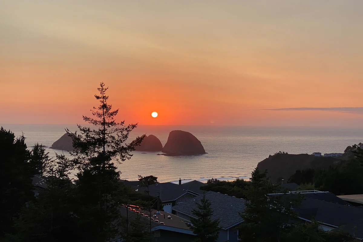Dog friendly home with ocean views deck washer dryer grill and fireplace property photo 2