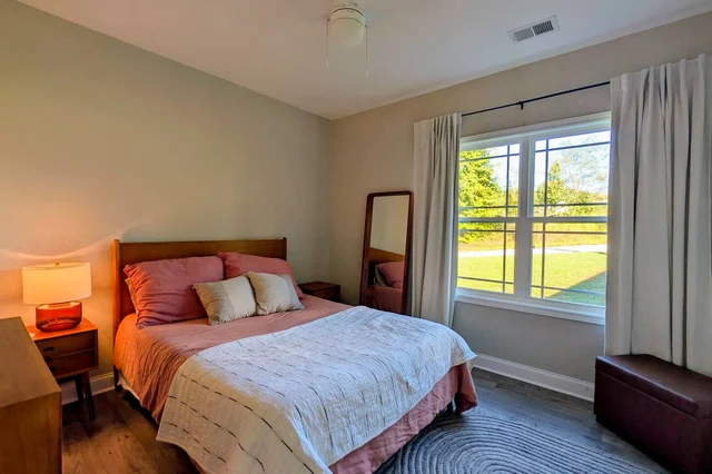 Bedroom 1 image 1