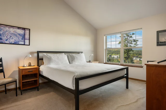 Queen Bedroom image 1