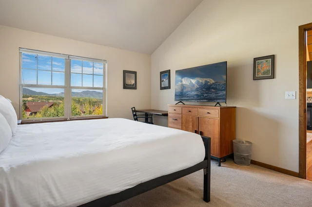 Master King Bedroom image 1