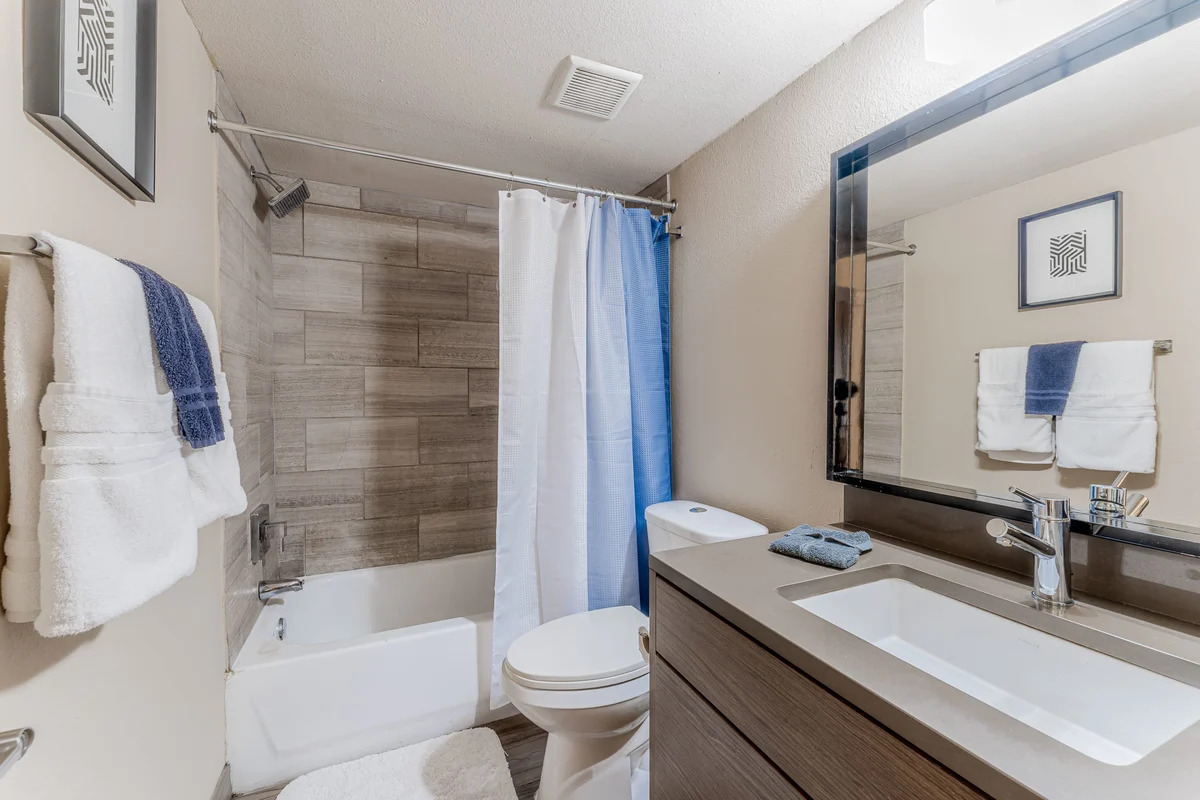 Spacious close to Downtown w fast wifi w/ pool property photo 4