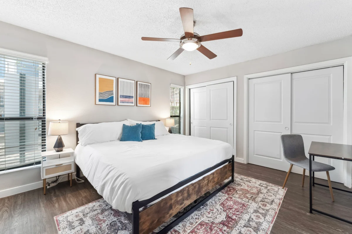 Charming King Bed, 5 Min to DT w/ pool property photo 3